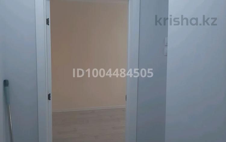 2-бөлмелі пәтер · 43.3 м² · 3/5 қабат, Сатпаева 123 — Напротив магазина Самади, дом магазина Арай, бағасы: 13 млн ₸ — фото 2