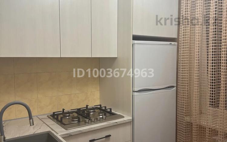 3-комнатная квартира · 64 м² · 5/5 этаж, мкр Айнабулак-2 70 за 300 000 ₸ в Алматы, Жетысуский р-н — фото 2