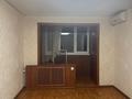 3-комнатная квартира · 64 м² · 5/5 этаж, мкр Айнабулак-2 70 за 300 000 ₸ в Алматы, Жетысуский р-н — фото 3