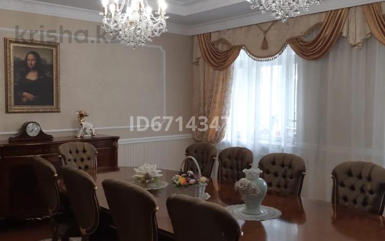 8-комнатная квартира, 366 м², 4/5 этаж, Козбагарова 42 за 292.5 млн 〒 в Семее — фото 2