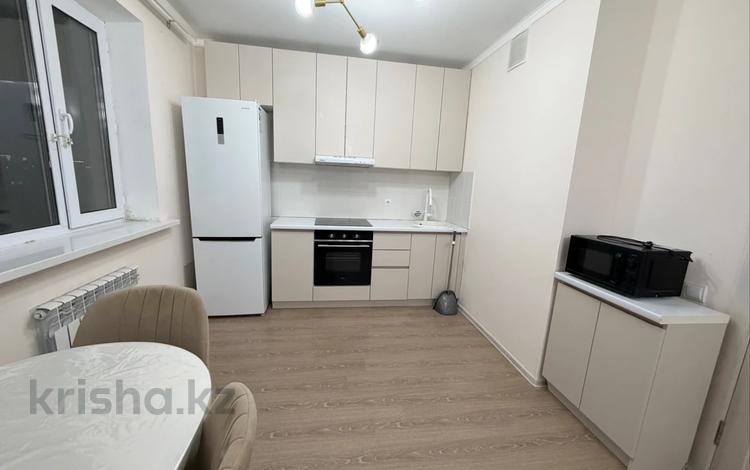 2-комнатная квартира · 60 м² · 12/14 этаж, ул. Абикен Бектуров 17 — Туран за 240 000 ₸ в Астане, Есильский р-н — фото 2