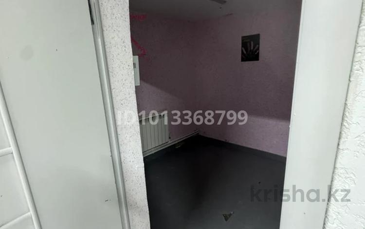Свободное назначение, офисы, магазины и бутики, склады, азс, автосервисы и автомойки, общепит, салоны красоты, сельское хозяйство, бани, гостиницы и зоны отдыха, фитнес и спорт, медцентры и аптеки, образование, развлечения, конференц-залы, кабинеты и рабочие места, студии · 27 м² за 80 000 ₸ в Актобе — фото 2