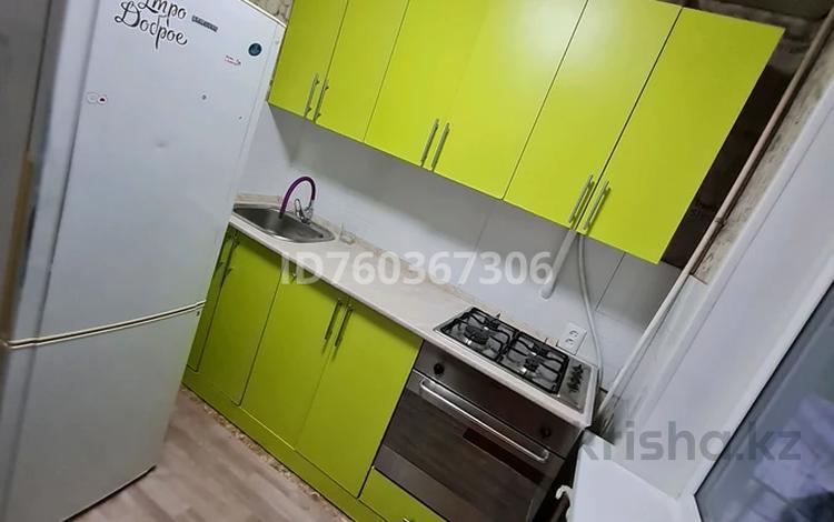 3-комнатная квартира · 56 м² · 1/5 этаж, мкр Новый Город, Нуркена абдирова 22 за 15 000 ₸ в Караганде, Казыбек би р-н — фото 2