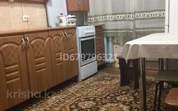 2-бөлмелі пәтер · 60 м² · 3/9 қабат, мкр 11, бағасы: 18 000 ₸ в Актобе — фото 2