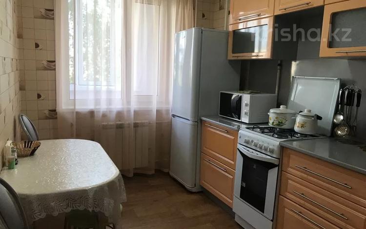 2-бөлмелі пәтер, 52 м², 4/5 қабат тәулігіне, Абая 162 — Толстого, бағасы: 13 000 〒 в Костанае — фото 2