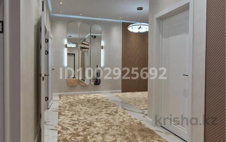 5-комнатная квартира · 196 м² · 10/10 этаж, 18А мкр 5 за 100 млн 〒 в Актау — фото 2