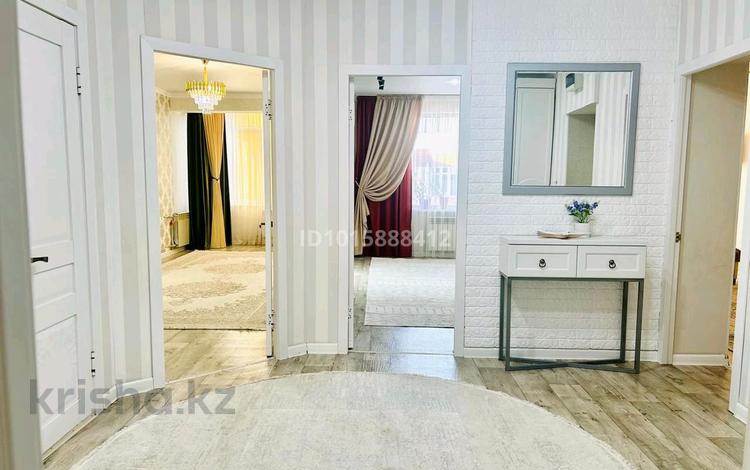 4-комнатная квартира · 101.2 м², 3-й мкр 18 за 260 000 ₸ в Актау — фото 2
