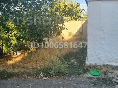 Отдельный дом · 4 комнаты · 100 м² · 17 сот., Толстой 111 — За линии за 15 млн 〒 в Таразе