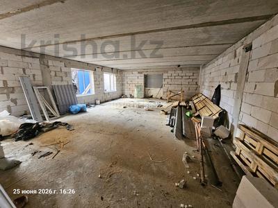 Отдельный дом · 4 комнаты · 260 м² · 4 сот., Брусиловского 1 за 1 млн ₸ в Астане, р-н Байконур
