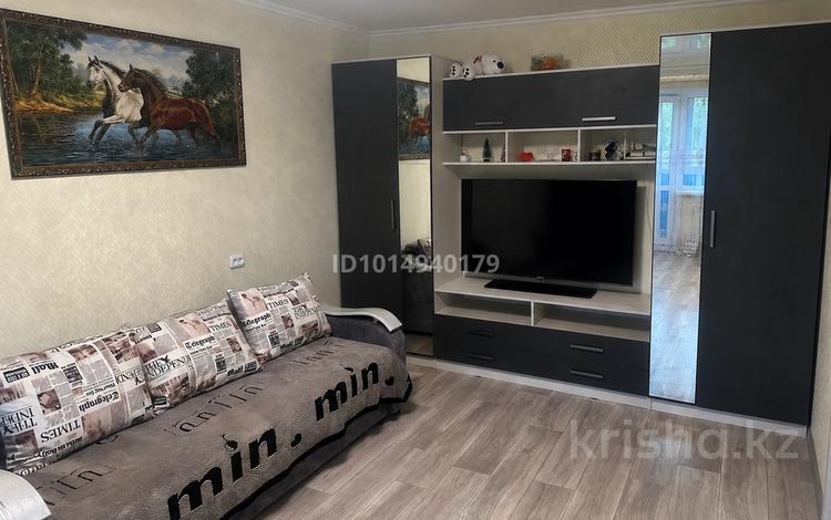 2-бөлмелі пәтер · 45.2 м² · 5/5 қабат, Жаңа қала ш/а., Нуркена Абдирова 22/2 — Торговый дом Азат,Банка бар,супермаркет Аян,Гимназия 93., бағасы: 15 000 ₸ в Караганде, Казыбек би р-н — фото 2
