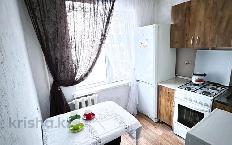 2-комнатная квартира, 41 м², 1/5 этаж посуточно, Жайлау 3 — Женис парк за 10 000 〒 в Таразе — фото 2