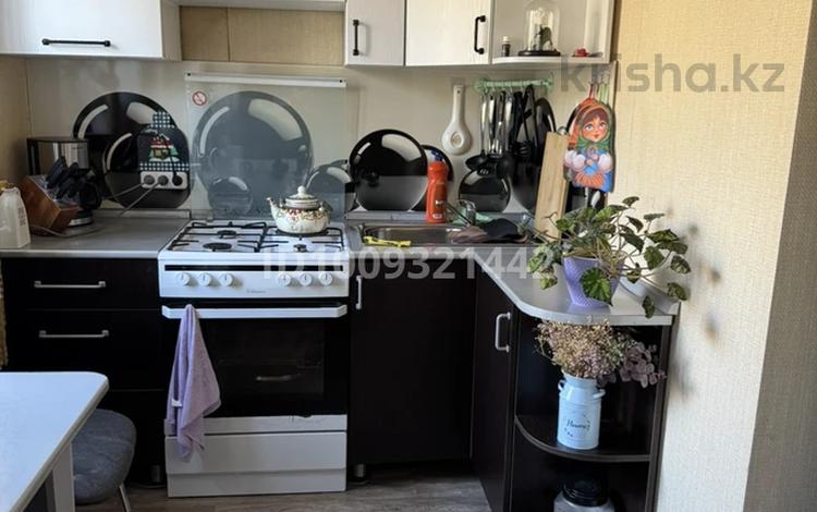 2-комнатная квартира · 48.8 м² · 2/5 этаж, Майкудук, 13й микрорайон 24 за 9.3 млн 〒 в Караганде, Алихана Бокейханова р-н — фото 2