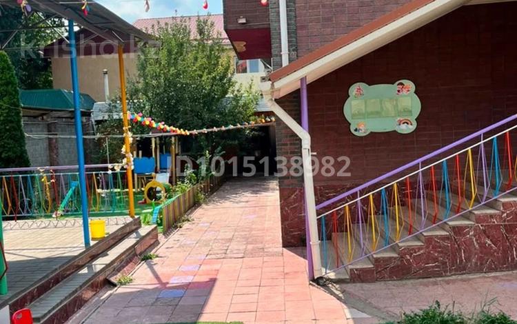 Отдельный дом · 4 комнаты · 400 м² · 8 сот., мкр Дубок-2 33 за 250 млн ₸ в Алматы, Ауэзовский р-н — фото 2