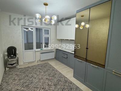 4-бөлмелі пәтер · 100 м² · 1/9 қабат · ай сайын, Каллаур Акима 2г, бағасы: 250 000 〒 в Таразе