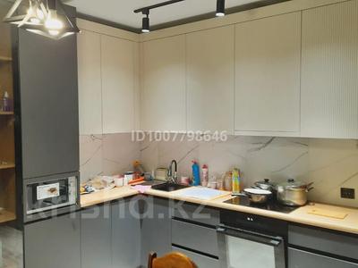 3-бөлмелі пәтер · 80 м² · 4/5 қабат, Майкудук, Мкр Голубые пруды 12/1 — Поликлиника 4, школа Момыш улы, бағасы: 250 000 〒 в Караганде, Алихана Бокейханова р-н