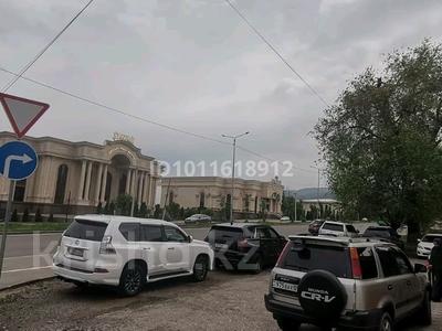 Свободное назначение, офисы, магазины и бутики, общепит, салоны красоты, фитнес и спорт, медцентры и аптеки, образование, развлечения, конференц-залы, кабинеты и рабочие места, студии · 55 м² за 385 000 ₸ в Алматы, Медеуский р-н