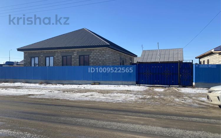 Отдельный дом · 4 комнаты · 300 м² · 8 сот., мкр Кайнар, Қуан Ерғалиев 97 — Тасқала 3. Нұрай дүкені мен негізгі жолдың бойындағы 2 ші көше за 19 млн ₸ в Атырау — фото 2
