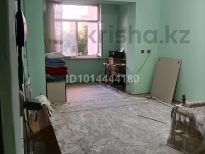 3-бөлмелі пәтер · 65 м² · 4/5 қабат, Айбергенова 5 в 21 — 15 школа, бағасы: 30 млн ₸ в Шымкенте, Аль-Фарабийский р-н