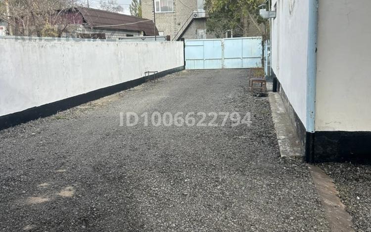 Свободное назначение, офисы, склады, азс, автосервисы и автомойки, общепит, салоны красоты, сельское хозяйство, бани, гостиницы и зоны отдыха, фитнес и спорт, кабинеты и рабочие места · 1500 м² за 200 000 ₸ в Павлодарском — фото 3