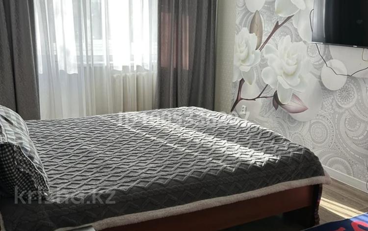 1-комнатная квартира · 33 м² · 2/5 этаж, мкр 4 17 — Абулхаирхана за 2 000 ₸ в Уральске — фото 11