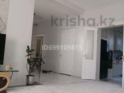 Отдельный дом · 4 комнаты · 180 м² · 6 сот., мкр Таусамалы, Жандосова — Жандосова уг ул мереке за 170 млн 〒 в Алматы, Наурызбайский р-н