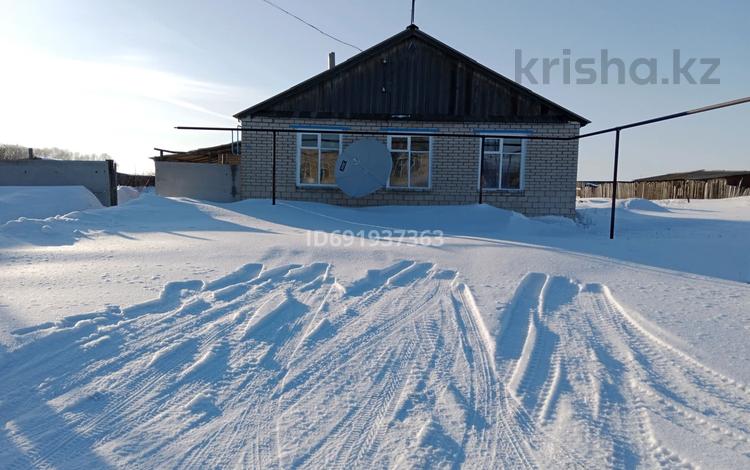 Отдельный дом • 3 комнаты • 75.8 м² • 11 сот., Достык 4 за ~ 1.1 млн 〒 в Уральске — фото 2