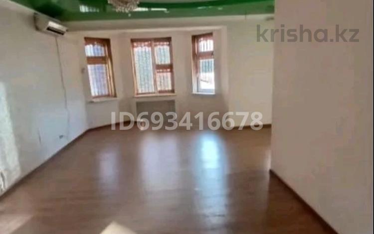 3-бөлмелі пәтер, 97 м², 5/10 қабат ай сайын, 27-й мкр 85, бағасы: 170 000 〒 в Актау, 27-й мкр — фото 2