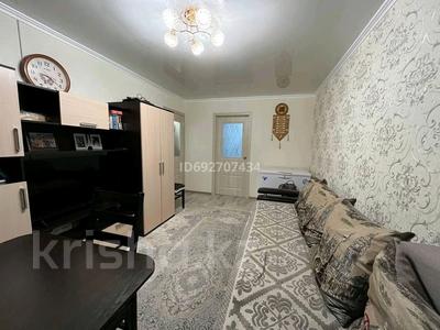 2-комнатная квартира, 48 м², 1/5 этаж, Майкудук, Майкудук, 16й микрорайон 17 за 13 млн 〒 в Караганде, Алихана Бокейханова р-н