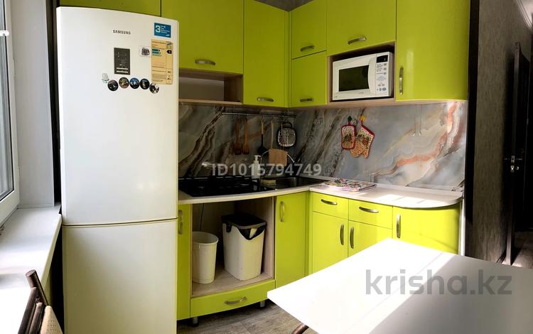 2-комнатная квартира · 48 м² · 2/5 этаж, мкр Новый Город — Ержанова за 180 000 ₸ в Караганде, Казыбек би р-н — фото 2