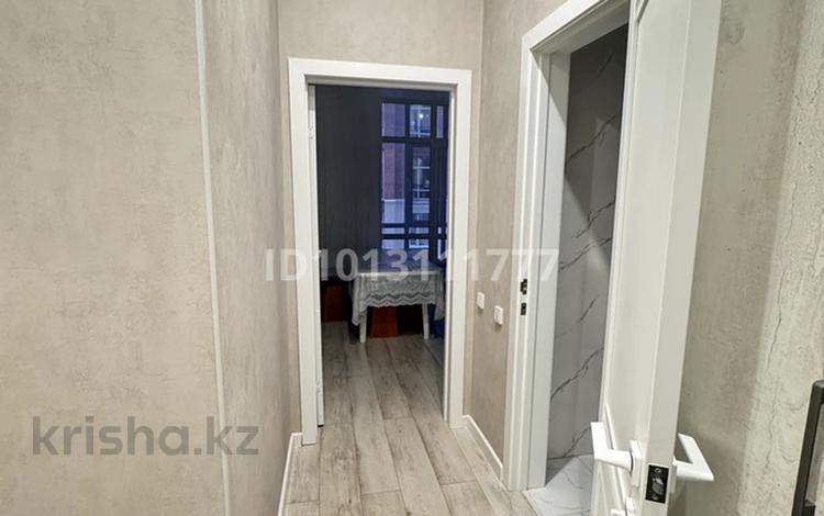 1-комнатная квартира · 43.5 м² · 8/10 этаж, мкр Юго-Восток, Микрорайон Байкена Ашимова 21 а за 24.5 млн ₸ в Караганде, Казыбек би р-н — фото 2