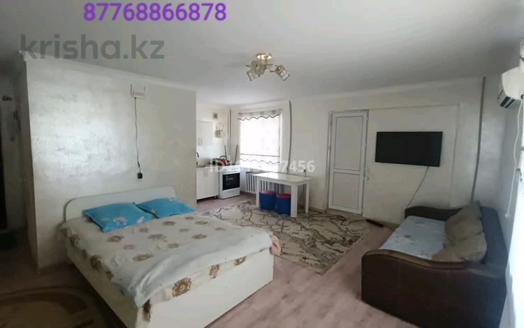 1-бөлмелі пәтер · 30 м² · 2 қабат, Абай 43, бағасы: 8 000 ₸ в  — фото 2