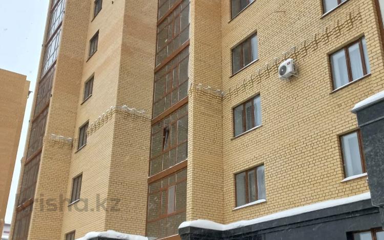 2-комнатная квартира, 80 м², 7/9 этаж, Мира 288В за 30 млн 〒 в Петропавловске — фото 2