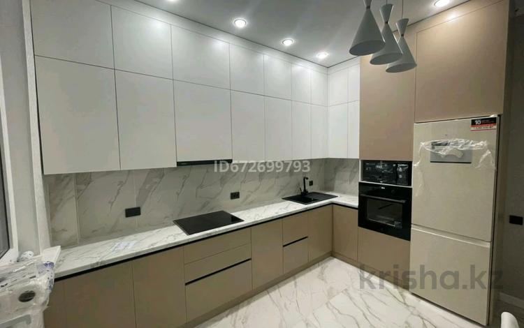 2-комнатная квартира · 73 м² · 8/9 этаж, Абулхайыр хана 74-5 за 350 000 ₸ в Атырау — фото 5