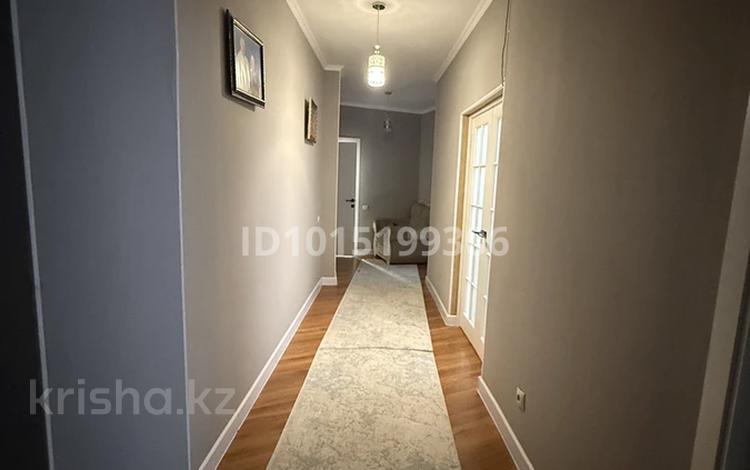 3-комнатная квартира · 93 м² · 3/9 этаж, 33-й мкр 21 за 280 000 ₸ в Актау — фото 2