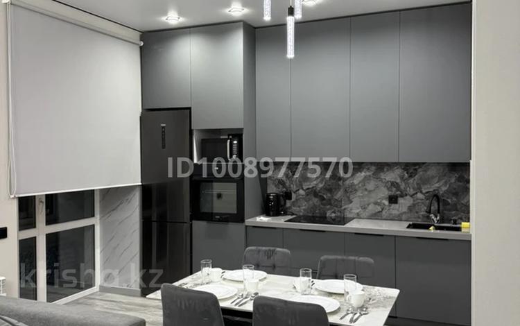 2-комнатная квартира · 72.8 м² · 5/9 этаж, мкр Юго-Восток, Букетова 3/4 за 18 000 ₸ в Караганде, Казыбек би р-н — фото 2