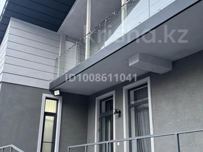 Жеке үй · 8 бөлме · 428 м² · 8 сот., мкр Горный Гигант, Дружба спорт — Трамплин, бағасы: 393 млн 〒 в Алматы, Медеуский р-н