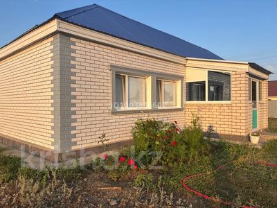 Отдельный дом · 2 комнаты · 52 м² · 10 сот., жилой массив Бауырластар, Казтуганжырау 6 за 25 млн 〒 в Актобе