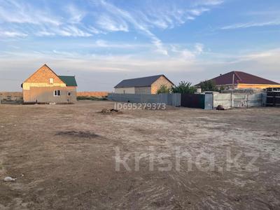 Продажа домов и дачи в Атырауской обл.: Отдельный дом · 3 комнаты · 96 м² · 14 сот., Акжайык 2а — Аружан магазин за 28 млн 〒 Отдельный дом · 3 комнаты · 96 м² · 14 сот., Акжайык 2а — Аружан магазин за 28 млн 〒 в Атырау