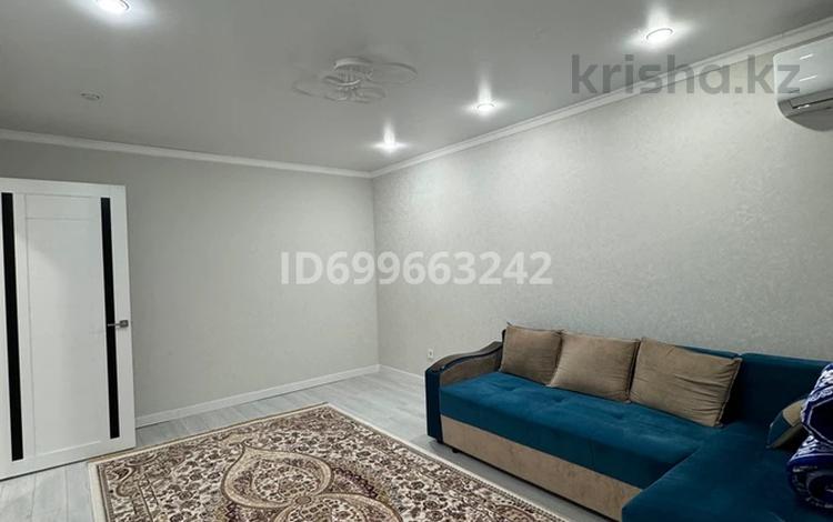 1-комнатная квартира · 42 м² · 4/5 этаж, мкр 8 296/2 — Возле двд за 1 000 ₸ в Актобе — фото 2