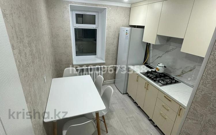 1-комнатная квартира · 36 м² · 1/5 этаж, Старый город, 8 марта 28/1 — Жд вокзал за 12 000 ₸ в Актобе — фото 2
