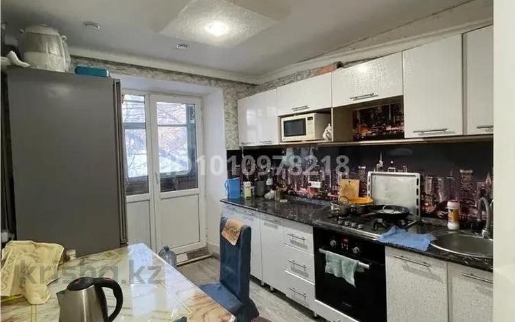 3-комнатная квартира · 54.4 м² · 2/9 этаж, 6 микр за 13 млн ₸ в Темиртау — фото 2