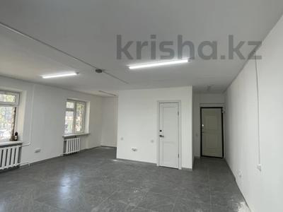 Свободное назначение, офисы, салоны красоты, медцентры и аптеки, образование, кабинеты и рабочие места, студии · 45 м² за 250 000 ₸ в Астане, р-н Байконур