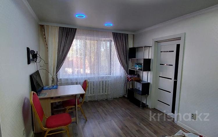2-комнатная квартира, 45 м², 1/5 этаж, Нуркена Абдирова 33 за 18.4 млн 〒 в Караганде, Казыбек би р-н — фото 2