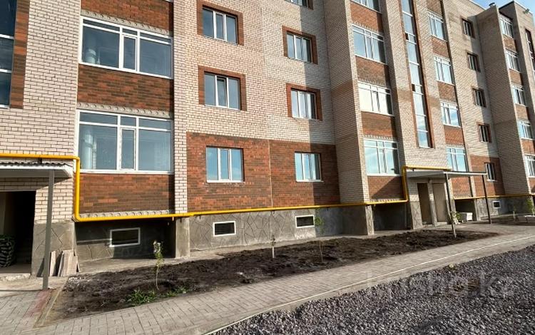 2-бөлмелі пәтер · 70.7 м² · 4/5 қабат, Алтын орда ш/а. 14, бағасы: 15.5 млн ₸ в Актобе, мкр. Алтын орда — фото 2