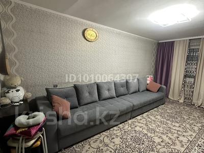 2-комнатная квартира · 45 м² · 2/5 этаж, Майкудук, 16й микрорайон 47 — Рядом находится супермаркет южный, садик, школа спортивный комплекс за 12 млн ₸ в Караганде, Алихана Бокейханова р-н