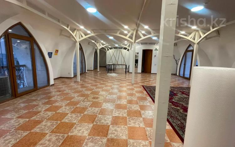 Кеңселер, дүкендер мен бутиктер, сұлулық салондары, білім орталықтары, ойын-сауық, конференц-залдар, кабинеттер және жұмыс орындары, студиялар · 130 м², бағасы: 780 000 ₸ в Алматы, Бостандыкский р-н — фото 2