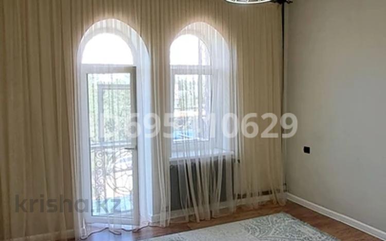 2-комнатная квартира · 50 м² · 3/3 этаж, проспект Толе би — Центральная площадь за 250 000 ₸ в Таразе — фото 2