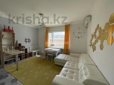 1-комнатная квартира · 50 м² · 1/9 этаж, мкр. Алмагуль 15 за 21 млн 〒 в Атырау, мкр Авангард-2