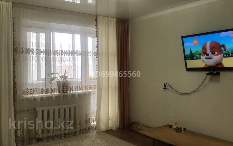 3-комнатная квартира · 72 м² · 5/9 этаж, мкр 4 2 за 25 млн 〒 в Уральске — фото 2
