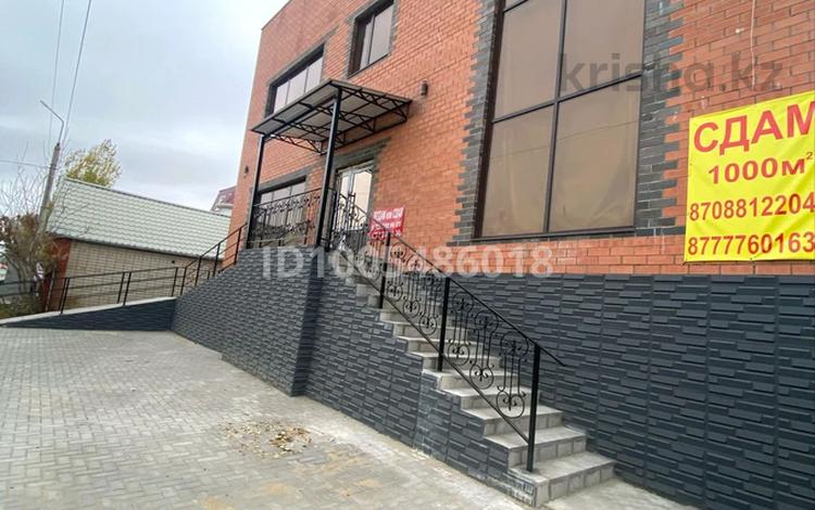 Свободное назначение, офисы, магазины и бутики, общепит, салоны красоты, бани, гостиницы и зоны отдыха, фитнес и спорт, медцентры и аптеки · 300 м² за 2 млн 〒 в Актобе — фото 4